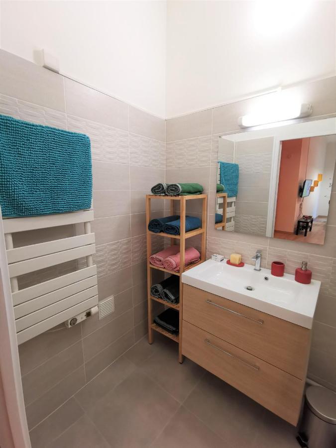 Beau T3 Neuf Proche Vieux-Port A La Place Corderie Marselha Exterior foto